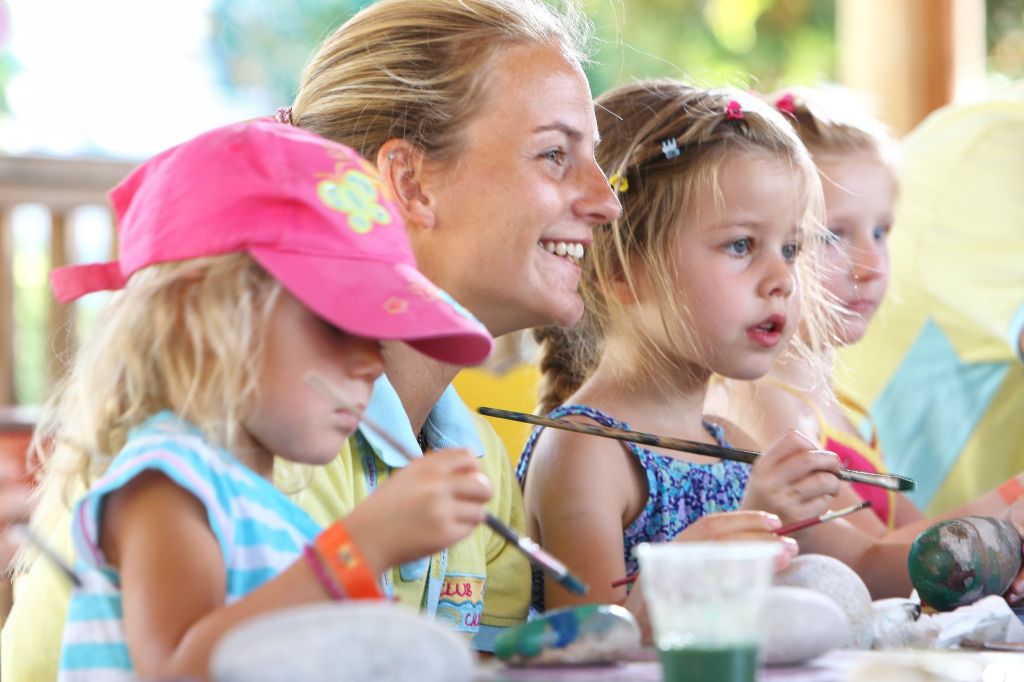 KIDS CLUB